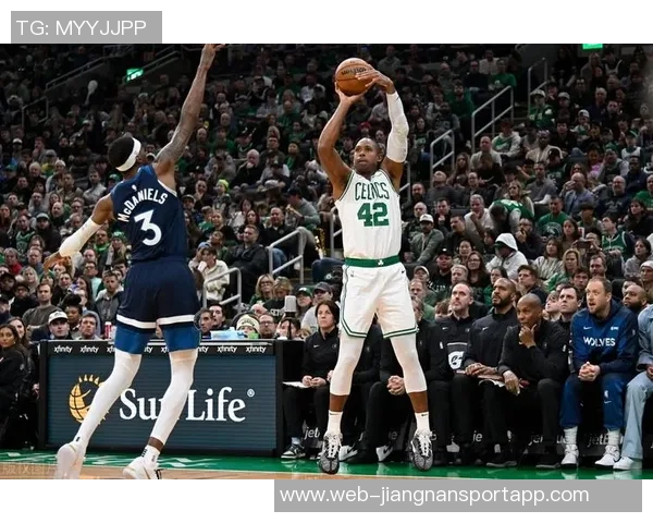 三球前三战场均283分8板97助命中率出色展现强大实力